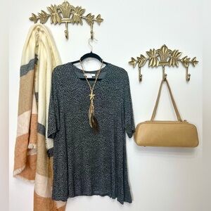 Soft and flowy tunic short sleeve XL ptp 24”